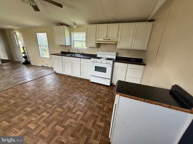 16 ABBOTTS POND RD, Greenwood, DE 19950