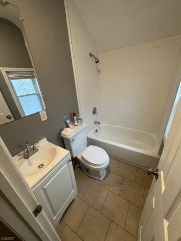 107 N Maple Ave, East Orange City, NJ 07017