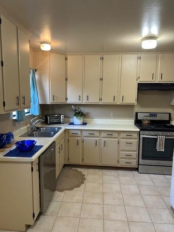 902 W 2nd St, Lincoln, CA 95648