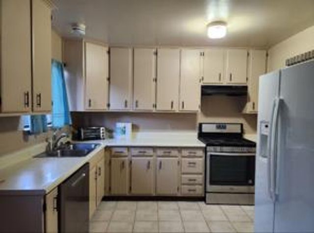 902 W 2nd St, Lincoln, CA 95648