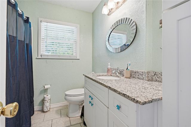 244 E Magnolia Ave, Aransas Pass, TX 78336