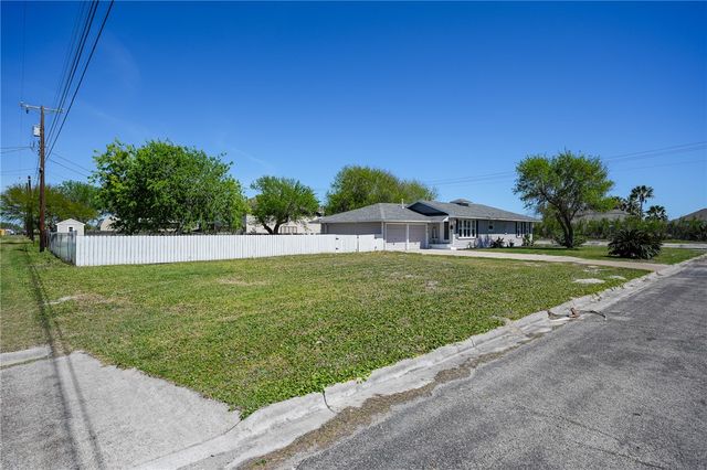 244 E Magnolia Ave, Aransas Pass, TX 78336