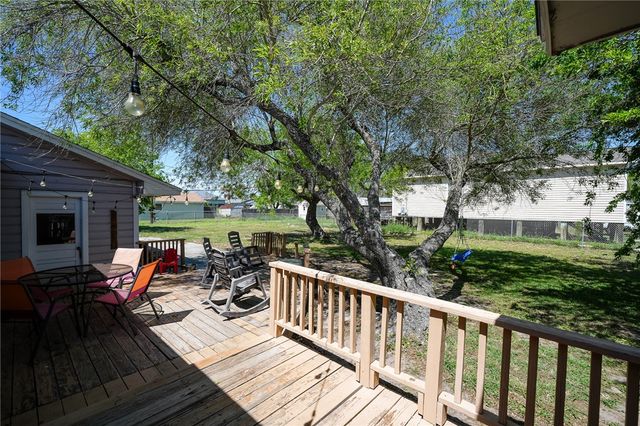 244 E Magnolia Ave, Aransas Pass, TX 78336