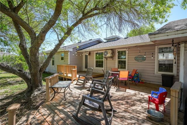 244 E Magnolia Ave, Aransas Pass, TX 78336