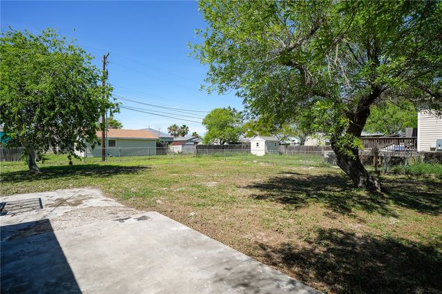 244 E Magnolia Ave, Aransas Pass, TX 78336