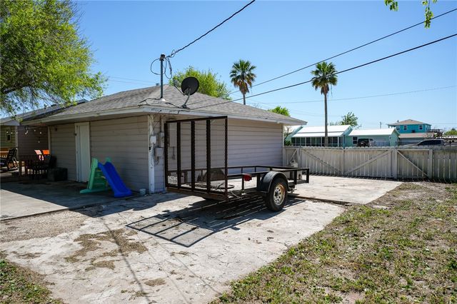 244 E Magnolia Ave, Aransas Pass, TX 78336