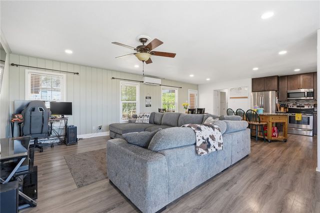 244 E Magnolia Ave, Aransas Pass, TX 78336