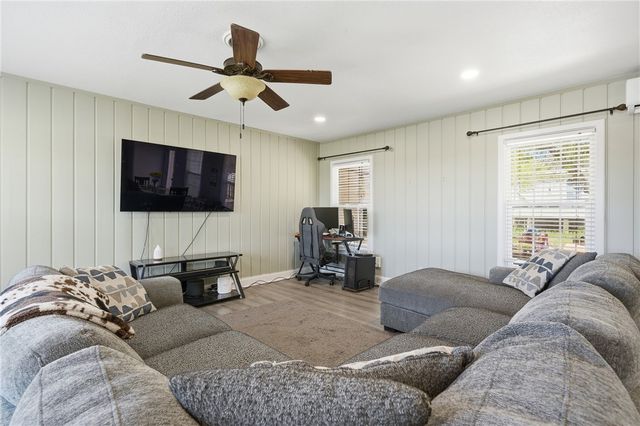 244 E Magnolia Ave, Aransas Pass, TX 78336