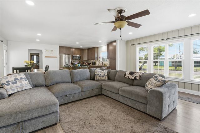 244 E Magnolia Ave, Aransas Pass, TX 78336