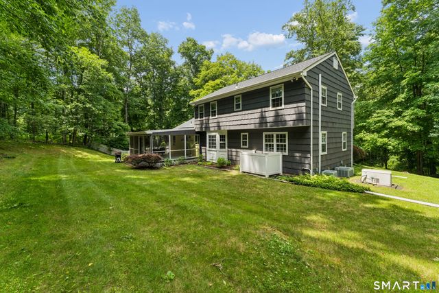 7 Arapaho Road, Brookfield, CT 06804