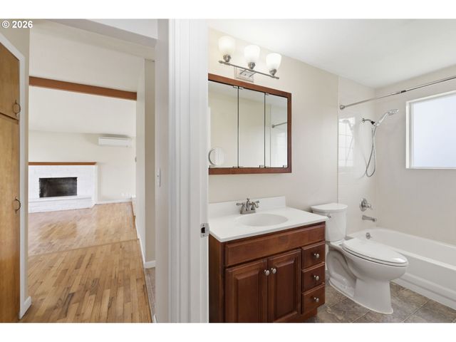 3698 REVELL St, Eugene, OR 97404