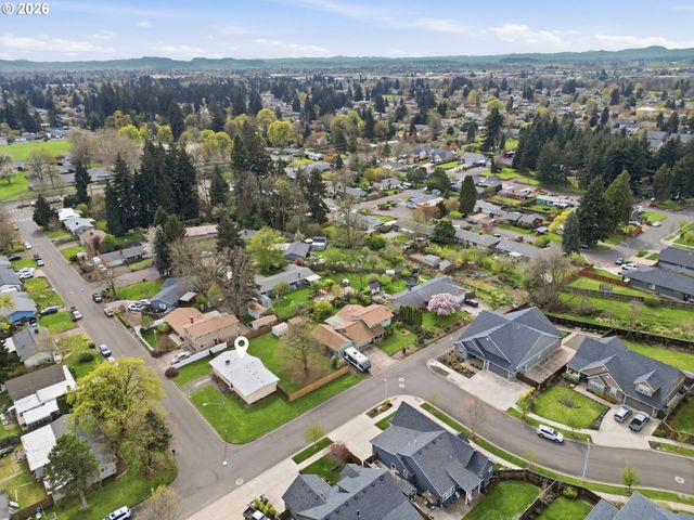 3698 REVELL St, Eugene, OR 97404