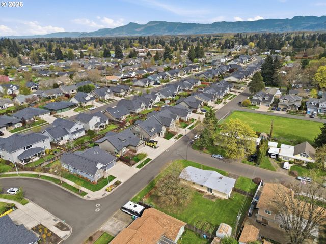 3698 REVELL St, Eugene, OR 97404