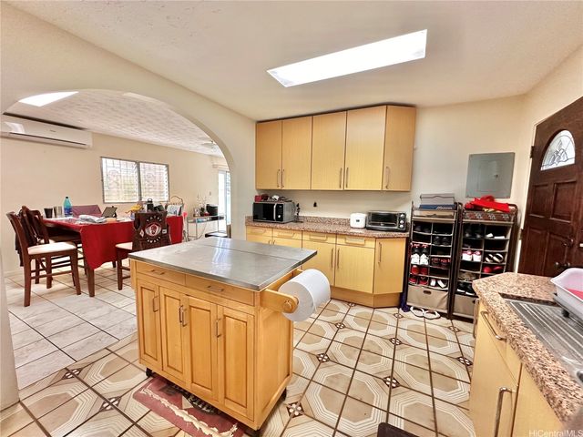 1843 B Liliha Street, Honolulu, HI 96817
