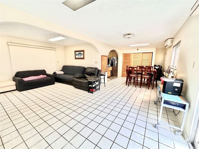 1843 B Liliha Street, Honolulu, HI 96817