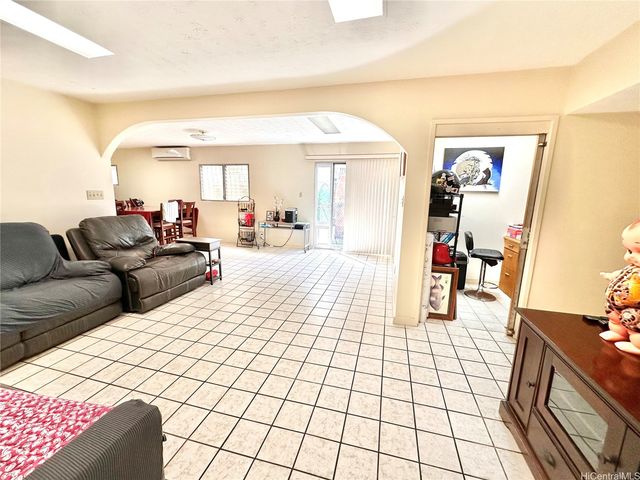 1843 B Liliha Street, Honolulu, HI 96817