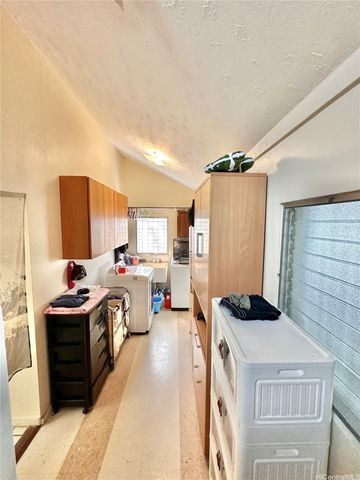 1843 B Liliha Street, Honolulu, HI 96817