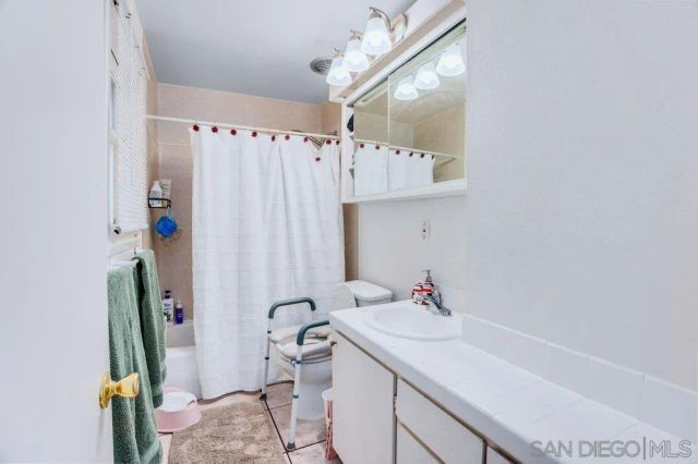 2866 Whitney, San Diego, CA 92111