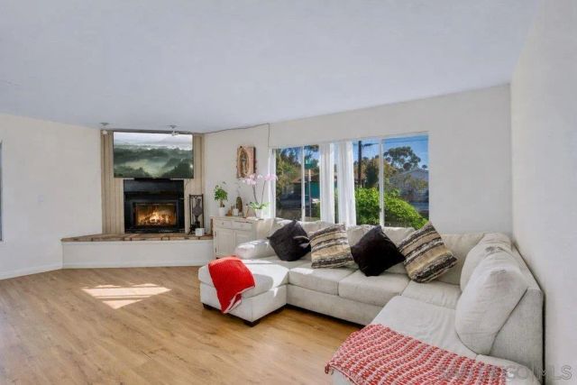 2866 Whitney, San Diego, CA 92111