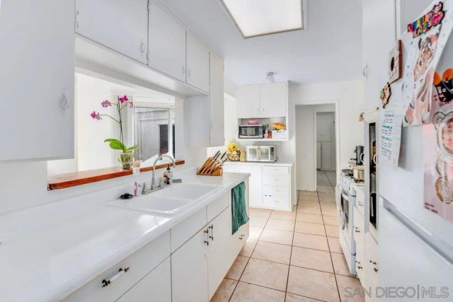 2866 Whitney, San Diego, CA 92111