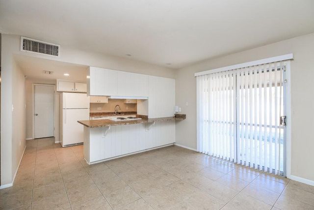 3039 S Kenneth Place, Tempe, AZ 85282