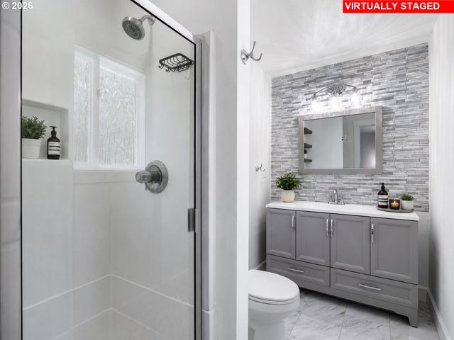 16720 Se Valley View Rd, Milwaukie, OR 97267