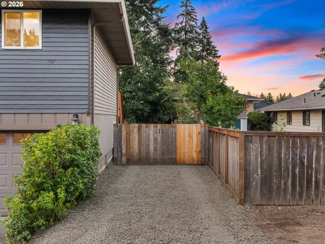 16720 Se Valley View Rd, Milwaukie, OR 97267