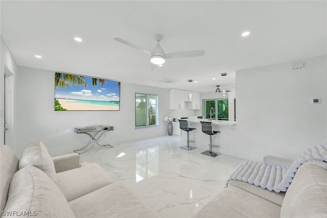 20 Kings RD A18, Naples, FL 34112