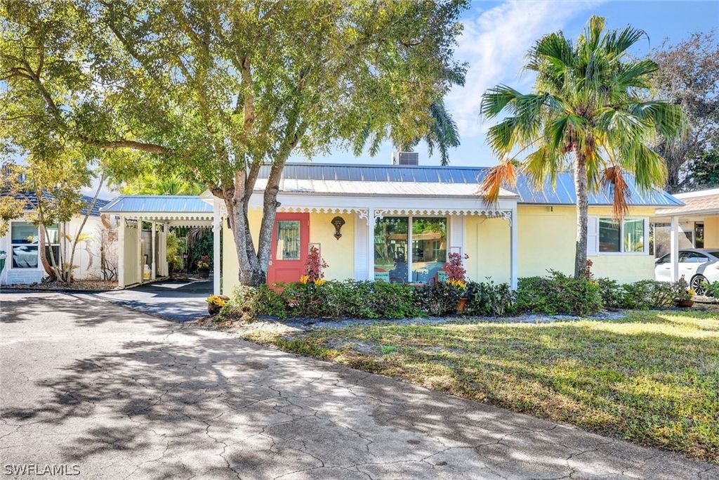 20 Kings RD A18, Naples, FL 34112