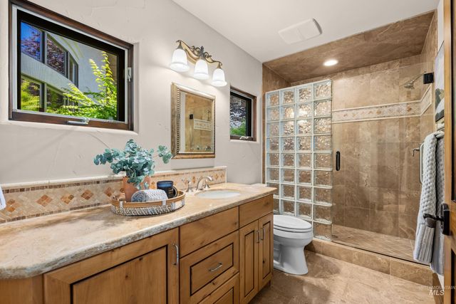 2698 W Penick Pointe Lane, Meridian, ID 83646