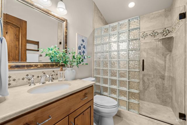 2698 W Penick Pointe Lane, Meridian, ID 83646