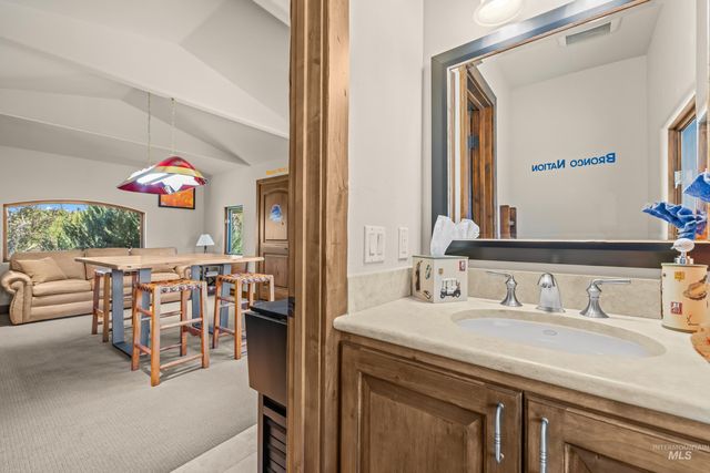 2698 W Penick Pointe Lane, Meridian, ID 83646