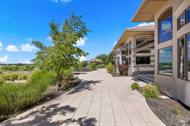 2698 W Penick Pointe Lane, Meridian, ID 83646