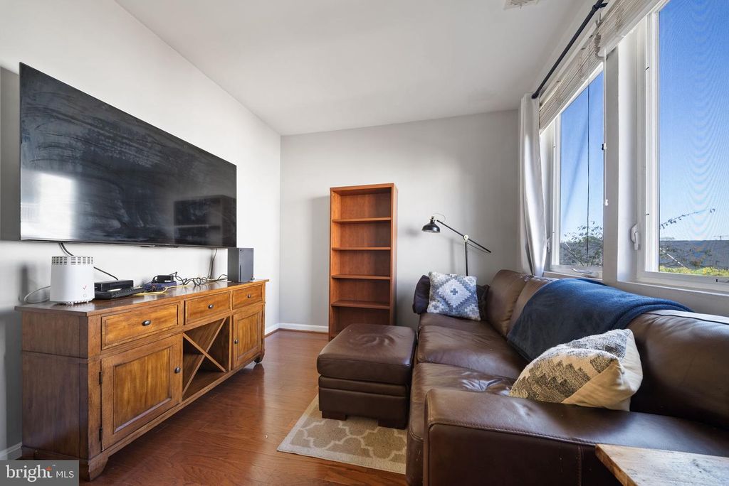 801 S GREENBRIER ST #304, Arlington, VA 22204