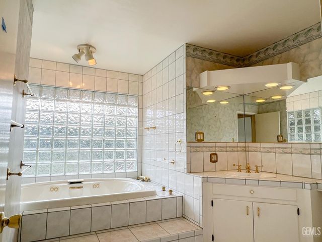 2432 Beech Street, Bakersfield, CA 93301