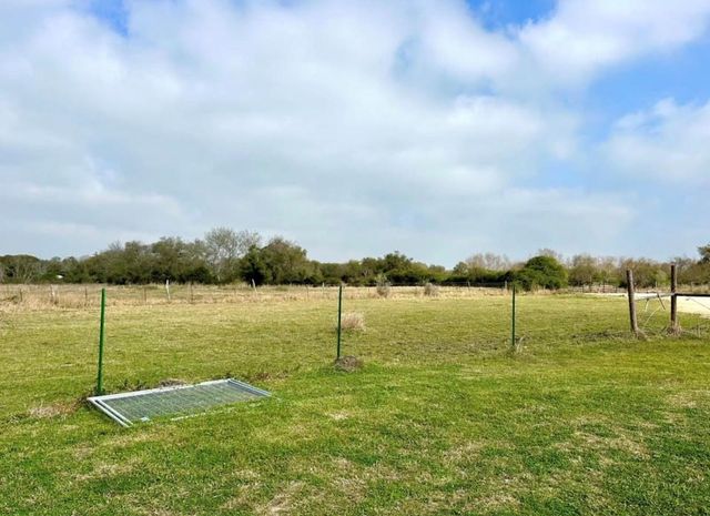 358 County Road 4521, Palacios, TX 77465