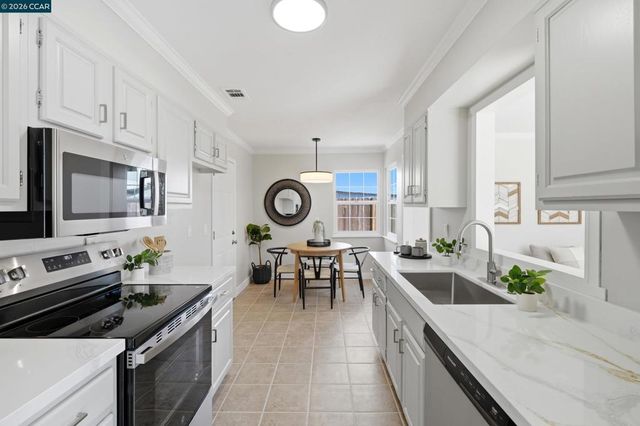 77 Cleopatra Dr, Pleasant Hill, CA 94523