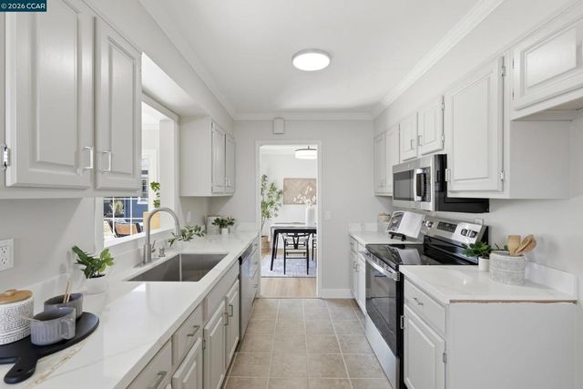 77 Cleopatra Dr, Pleasant Hill, CA 94523