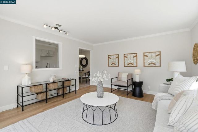 77 Cleopatra Dr, Pleasant Hill, CA 94523