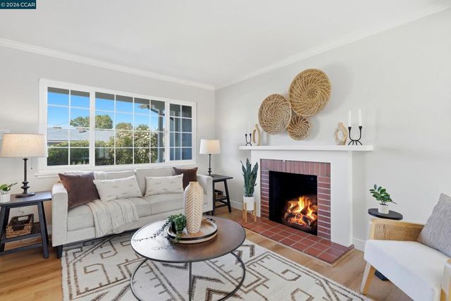 77 Cleopatra Dr, Pleasant Hill, CA 94523