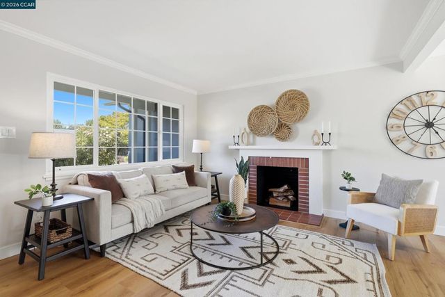 77 Cleopatra Dr, Pleasant Hill, CA 94523