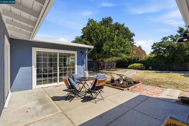 77 Cleopatra Dr, Pleasant Hill, CA 94523
