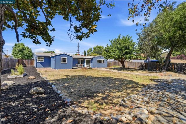 77 Cleopatra Dr, Pleasant Hill, CA 94523