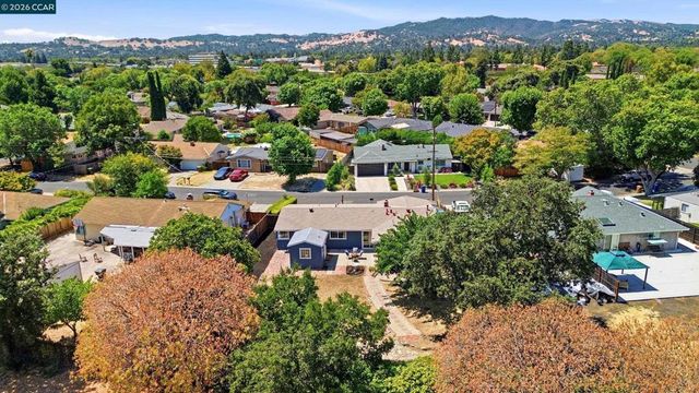 77 Cleopatra Dr, Pleasant Hill, CA 94523