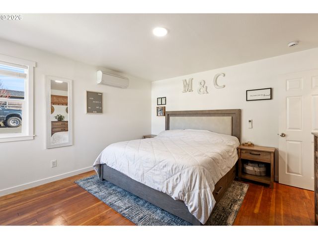 158 Ne GARRECHT St, Roseburg, OR 97470