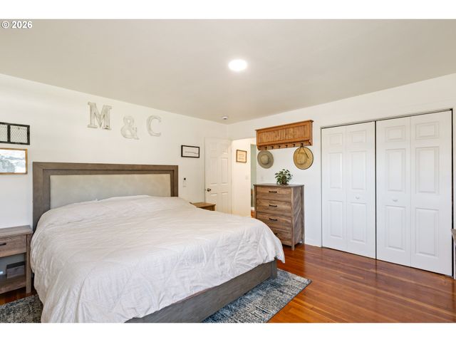 158 Ne GARRECHT St, Roseburg, OR 97470