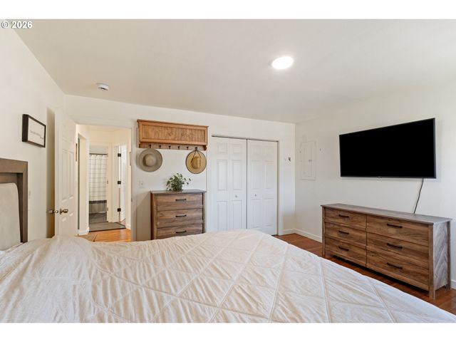 158 Ne GARRECHT St, Roseburg, OR 97470