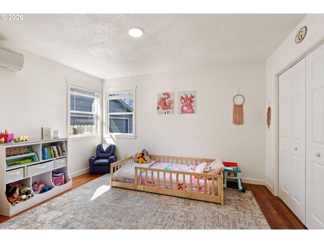 158 Ne GARRECHT St, Roseburg, OR 97470