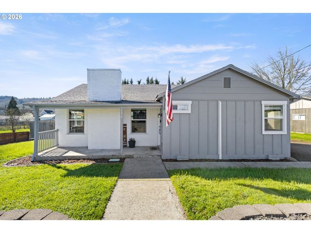 158 Ne GARRECHT St, Roseburg, OR 97470