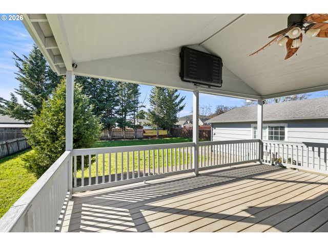 158 Ne GARRECHT St, Roseburg, OR 97470